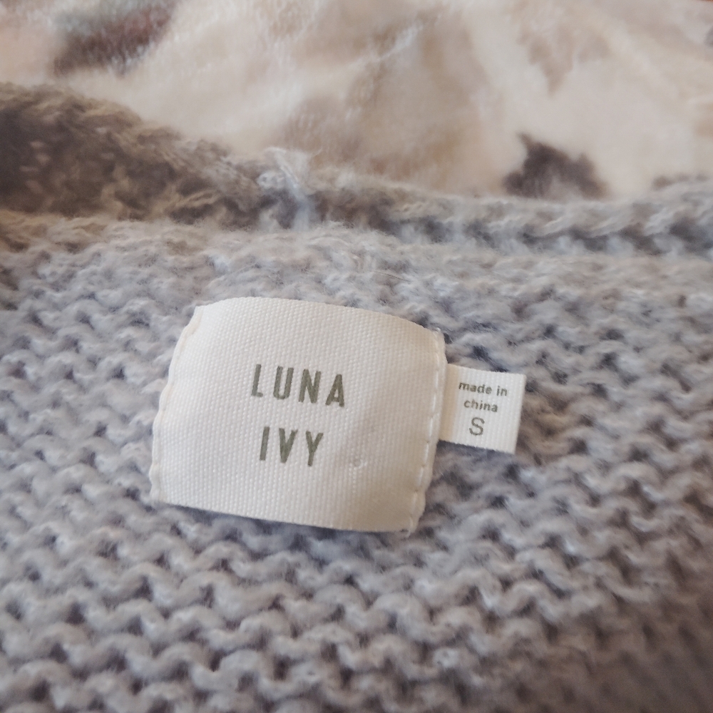 LUNA IVY Chunky Cherry Knit Open Front Sweater - Small - Picture 10 of 10